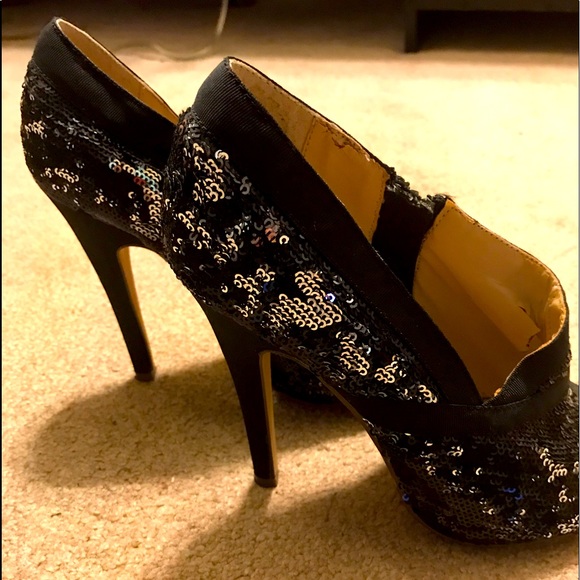 BOGO 1/2 OFF: 3 1/2” black heels with a bling - Picture 1 of 8
